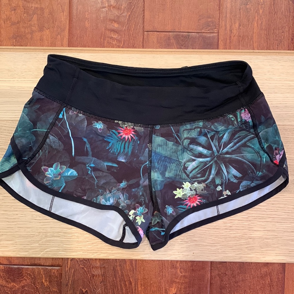 Lululemon Speed Short Size 4 Floral Pattern